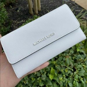 NWT Michael Kors Jet Set Large Trifold Wallet